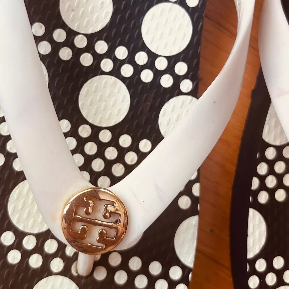 Tory Burch Polka Dot Black and Off White Classic Flip Flop Sandals Size 9 Gold T - Picture 5 of 11